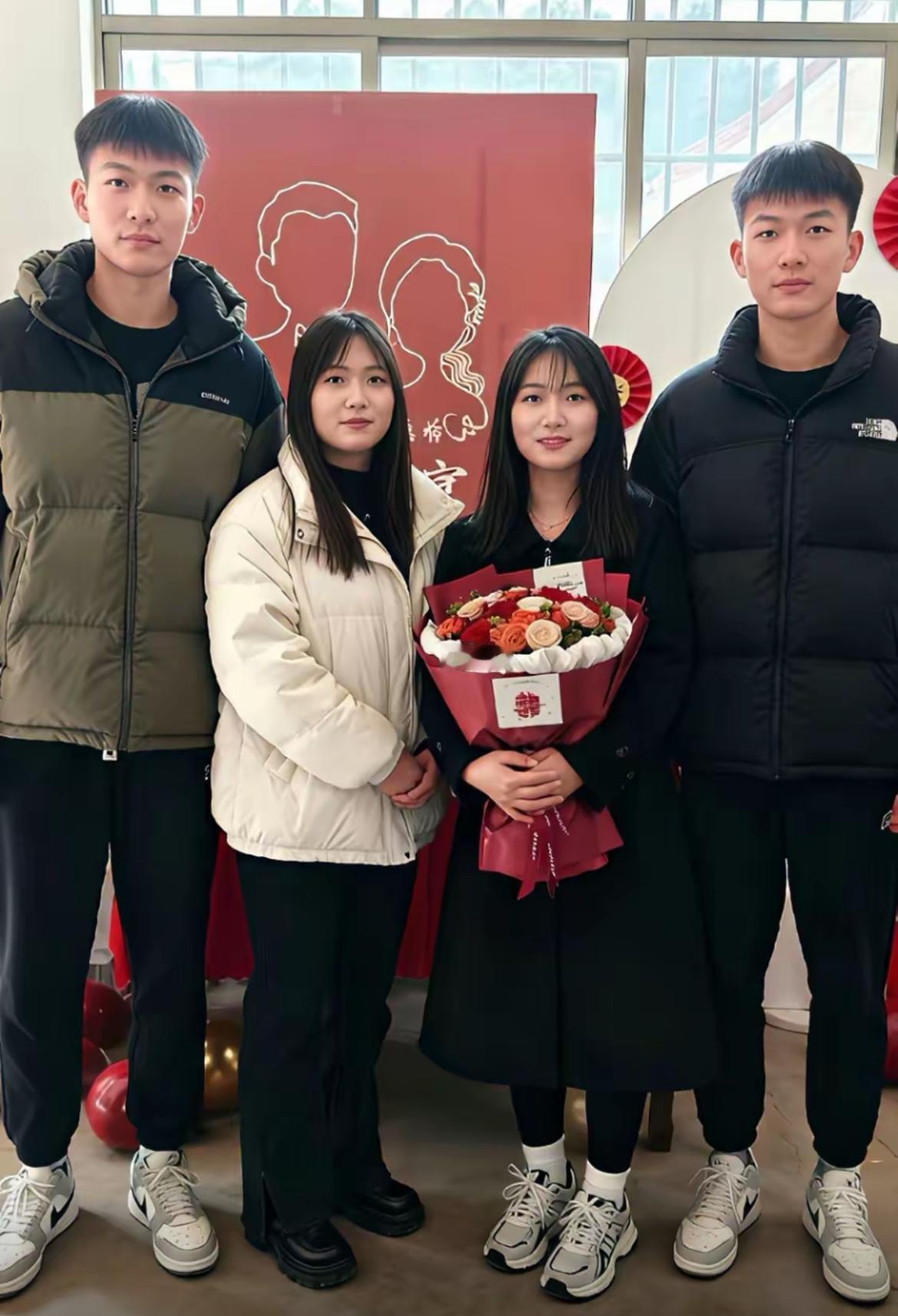 一对双胞胎兄弟娶了另一对双胞胎姐妹，这种情况是不是真的很少见？