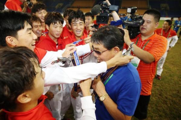 徐根宝执教谢幕之战、张琳芃主场告别演出? “崇明岛一期” 师徒共迎最后一舞