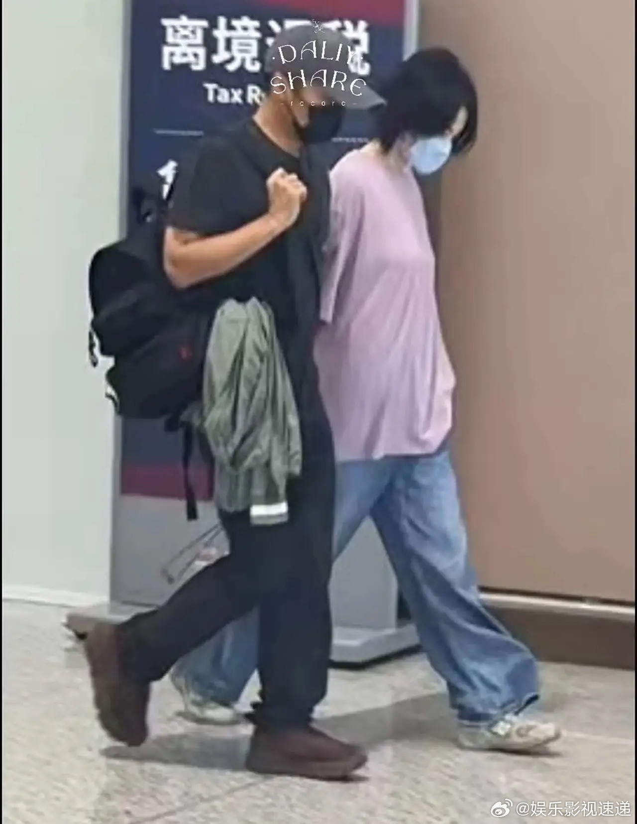 王菲跟谢霆锋在一起，跟之前两任老公很不同。跟窦唯在一起的时候，特别有个性，穿着打
