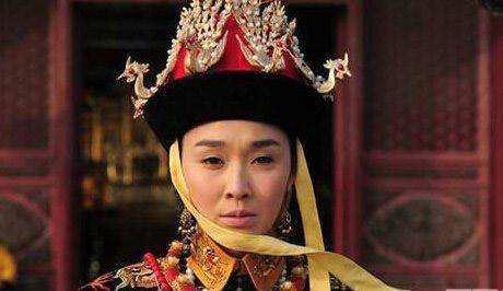 1720年的一场家宴上，67岁的康熙盯着一个28岁的女人，突然冒出一句话，还连说