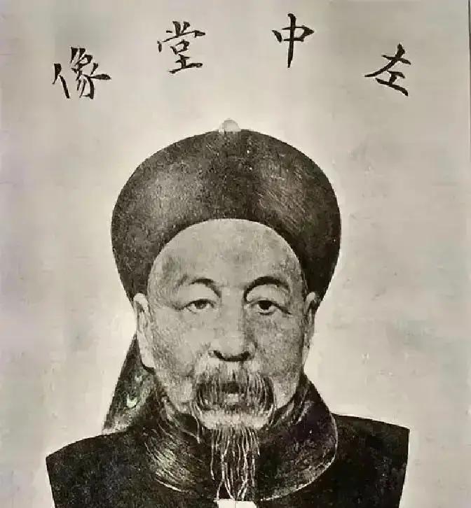 1885年，74岁的左宗棠死了。慈禧收到消息，心里开始盘算：封疆大吏，国之重臣，经手过收复新疆那么大