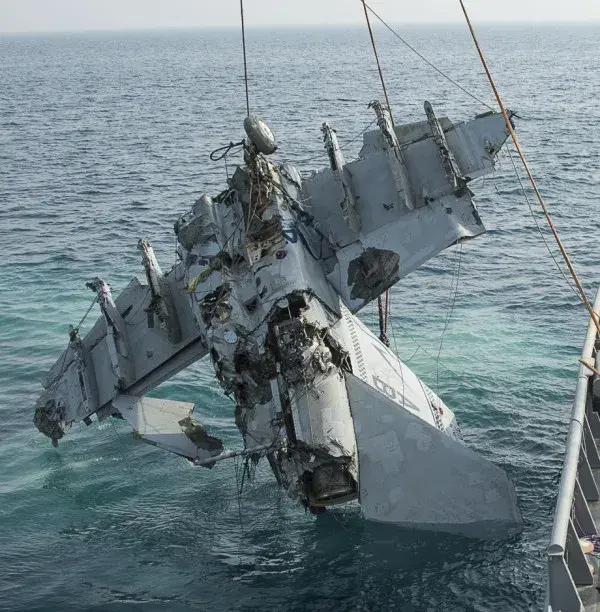 30分钟，两架战机接连坠入南海。美军调查了几天，现在彻底“懵圈”了：燃油没问题。