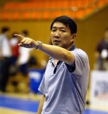 李笋南与宫鲁鸣就不能去对比啊！1??，宫鲁鸣在面对比赛时，是多么的淡定啊，完全