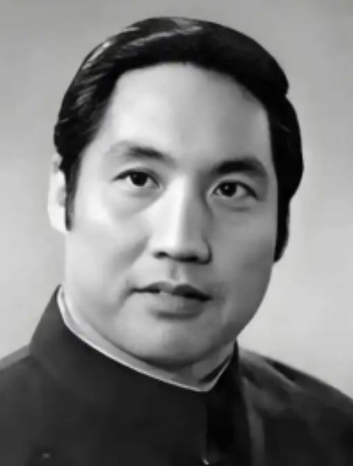 1977年，曾因饰演《红灯记》李玉和红遍全国的钱浩梁，被撤销党内外一切职务、停止