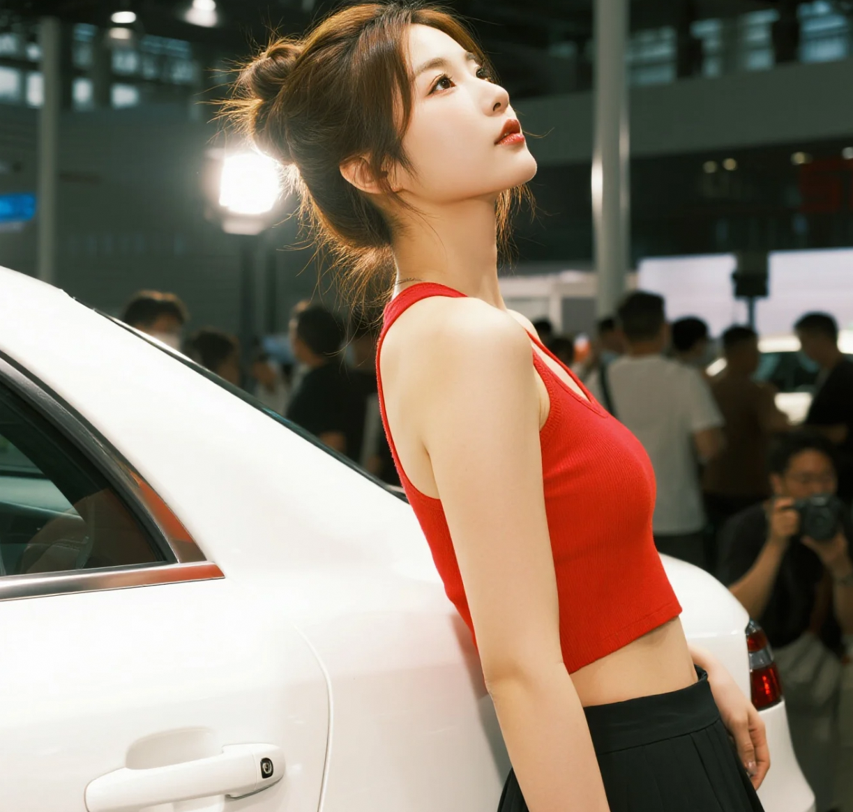 车展掠影：车模与汽车的完美对话