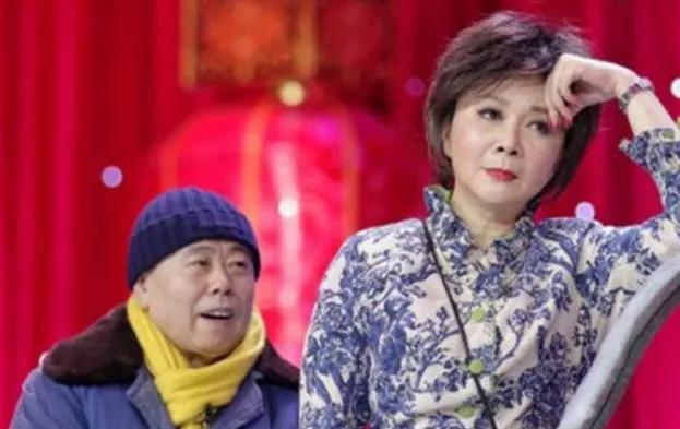 蔡明含泪感谢陈佩斯坚守喜剧即日，电影《戏台》北京首映礼上，蔡明含