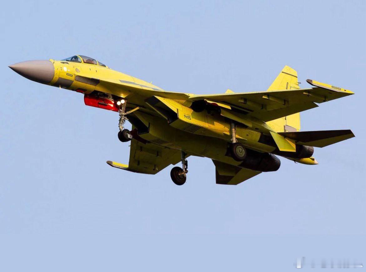 俄乌冲突苏霍伊正在测试一架新下线的苏-35S。尾号1415，该号段不属于俄罗斯