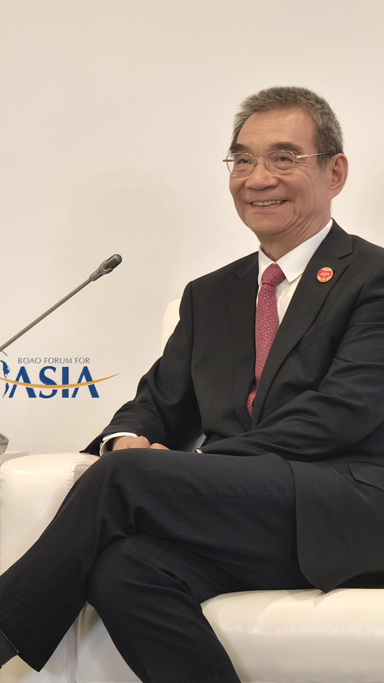 【预言家的作用】张维为：乌克兰最终亡国，泽连斯基把乌克兰推入火坑。林毅夫：西