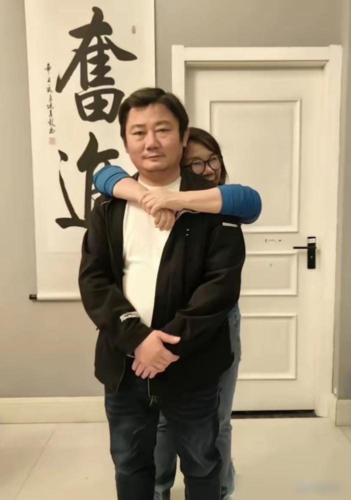 张雪夺冠，妈妈文章刷屏。你没看错，这不是温情，这是“狠人”的另一张王牌。何琼