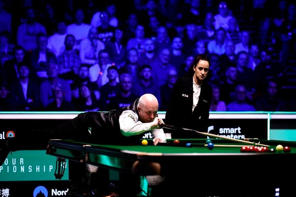 斯诺克这圈子，权力交接从来不是温情脉脉的。一边是50岁的希金斯，拼尽最后一口