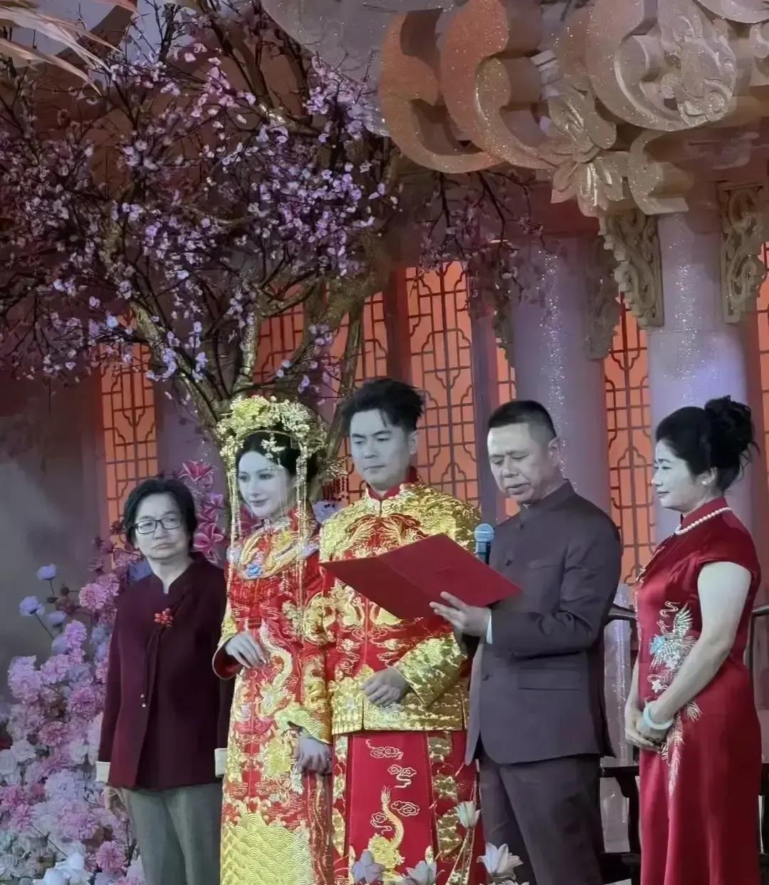 张俊杰办婚礼给宾客人手一杯霸王茶姬，别人发喜糖他发自家奶茶，照片一出直接冲上热搜