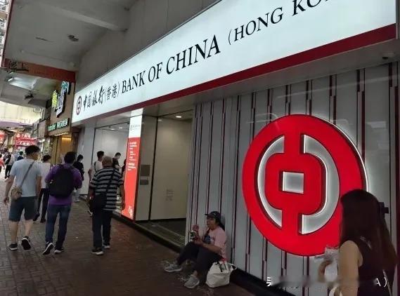 离奇：内地母女携154张百元面值假美金来港存款时被捕 ！首先于今日（21日）