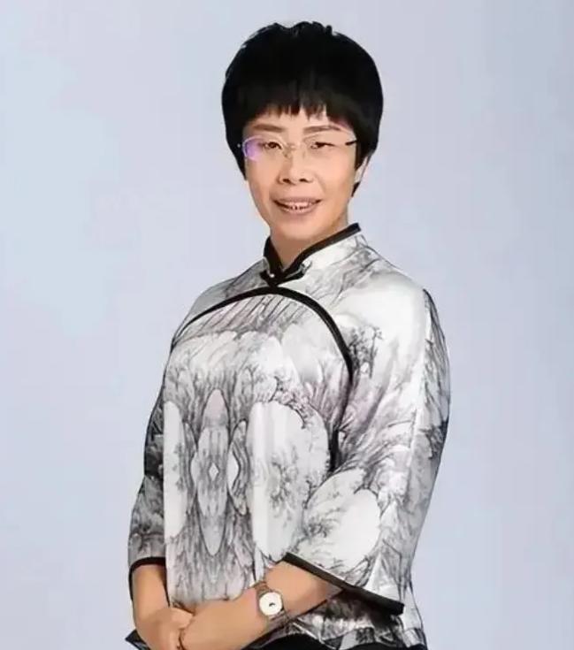 49岁的北大才女蒙曼征婚，条件惊人！不要车房，只要灵魂共鸣。这则消息如同