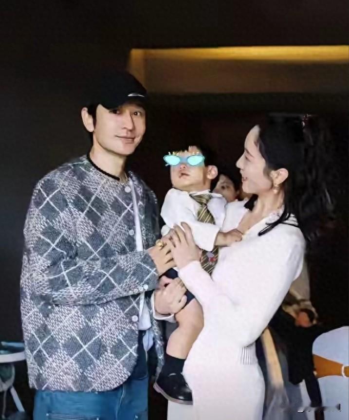 我有一个大胆的猜测，黄晓明和杨颖可能真的要复婚了！不是捕风捉影，而是最近