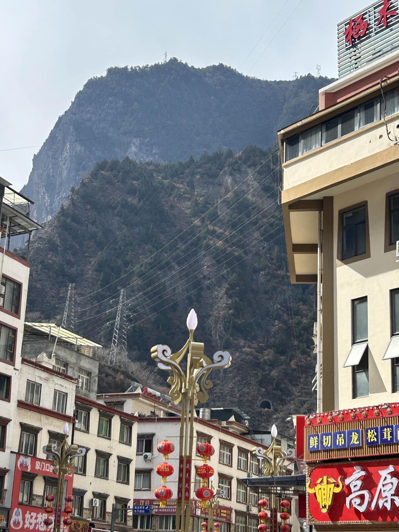 著名景区“理小路”，观赏四姑娘山，遥想当年乾隆的大小金之战没想到理县县