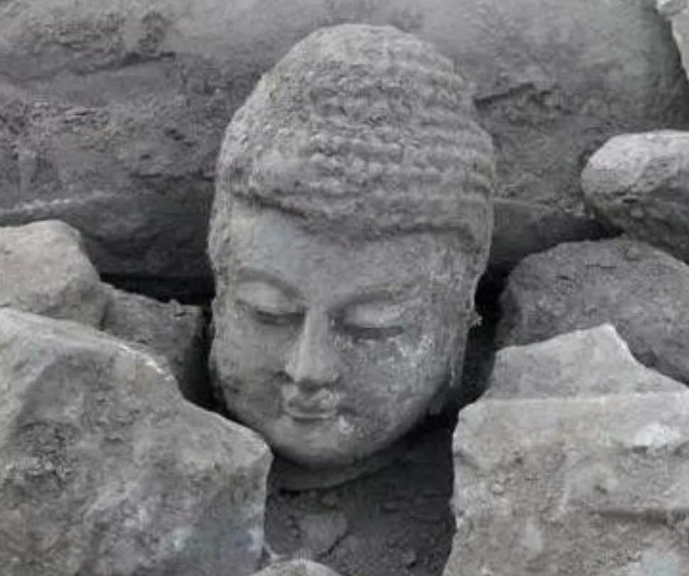 唐朝的灭佛运动非常浩大！很多寺庙和佛像被毁。其实灭佛，灭的从来不是虚无缥缈的