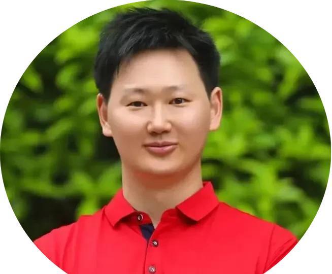 这名毕业于清华大学的中学教师，今年高考考了637分，要请全班同学吃饭咯！他叫杨