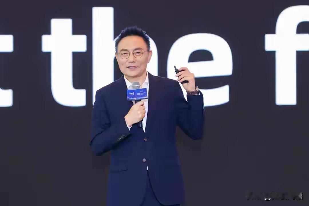 罗胖得改名了，得改成罗瘦才合适！最胖的时候258斤，现在140多斤，减掉了半