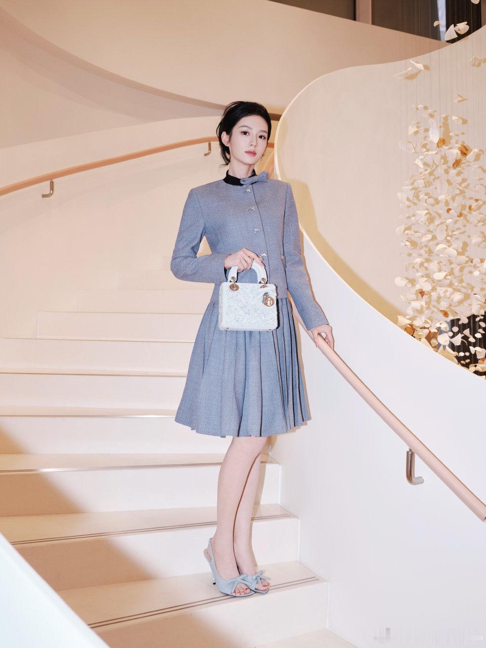 周也豪门大小姐女神就这样轻而易举美翻全场