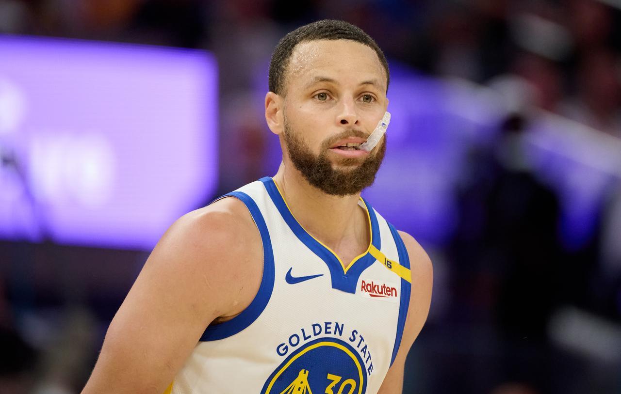 哈登只差1550分，下赛季就能撞线。威少还差3328分，以他场均14.6分的状