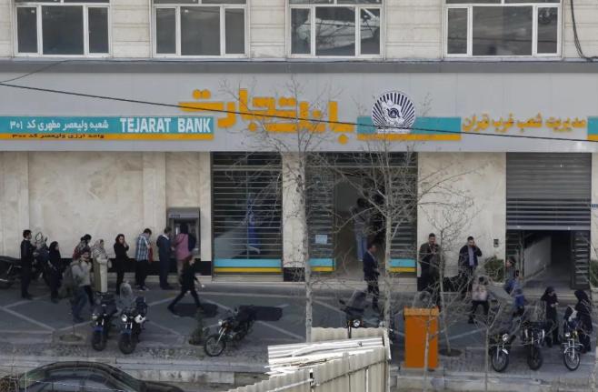 以方曾致电20多名伊高级将领：你有12个小时带着妻儿逃跑；高峰期数百名摩萨德特工