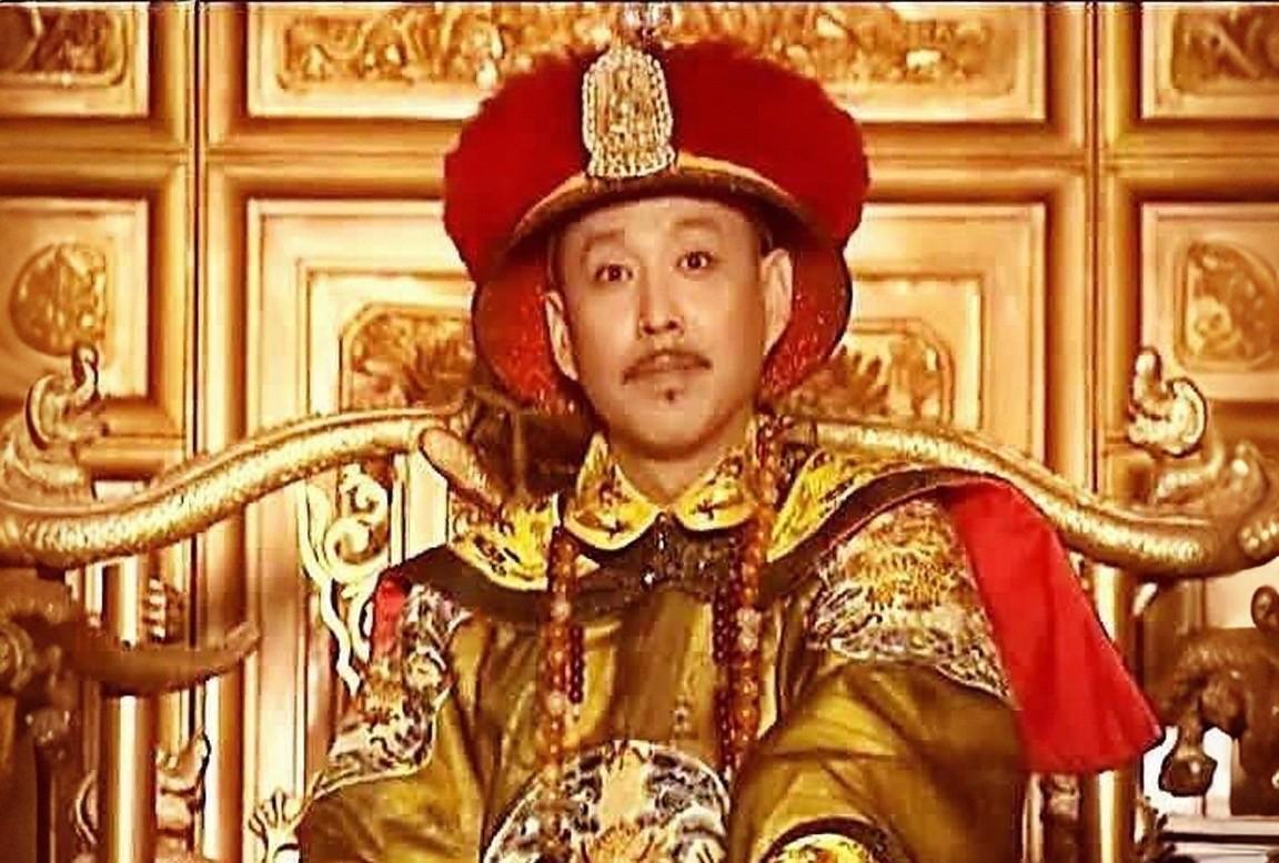 康熙和彼得大帝是同时代的，当康熙忙着微服私访，调戏妇女，惩治恶霸，玩扮猪吃老虎的