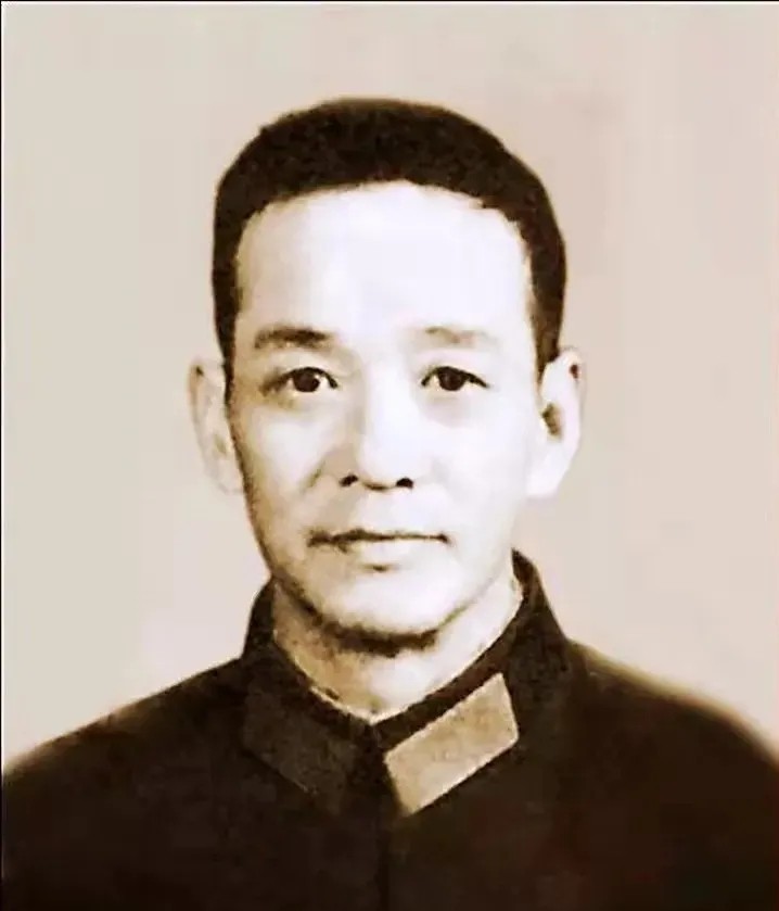 1937年，陈昌浩的警卫员被马家军发现，但敌人看了一眼，就让他走。谁知，一个叛徒