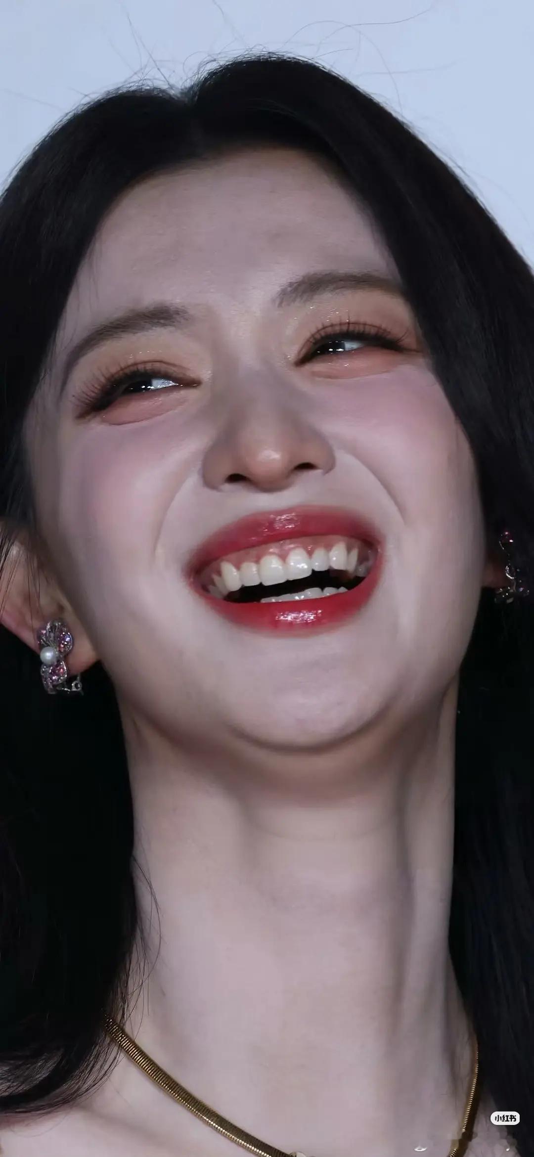王楚然这营业算翻车了吧，对家都笑醒那种，她真不能大笑😂