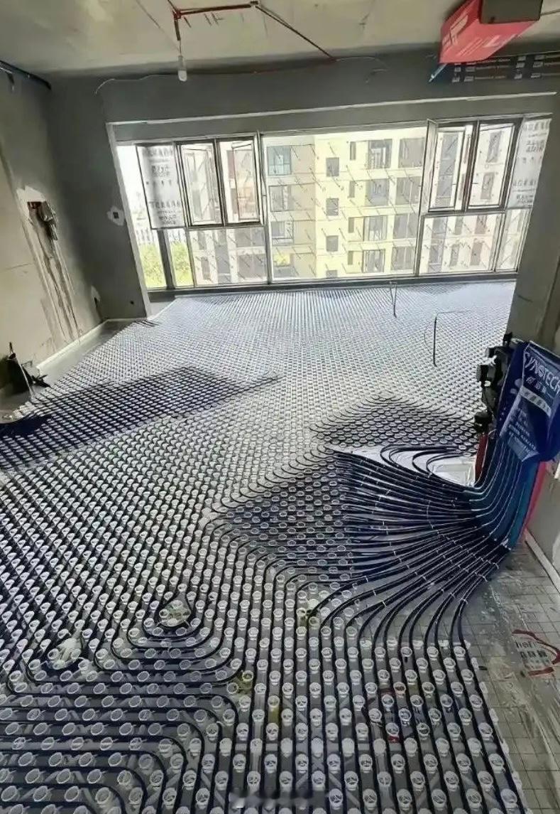 这户人家的楼下邻居，估计做梦都会笑醒吧？