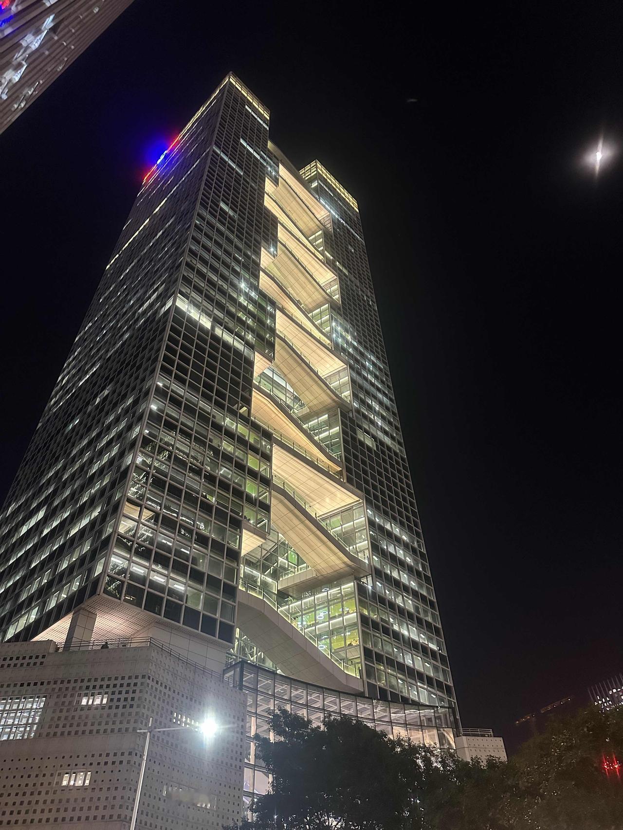 深圳前海现在是否已经赶超后海之前人们都说宁买后海一张床，不买前海一套房。而现在