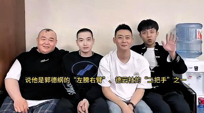 杨鹤通被罚，不是因为说错话，是因为他不想演了。表面看，他犯了两个大忌：一是夸