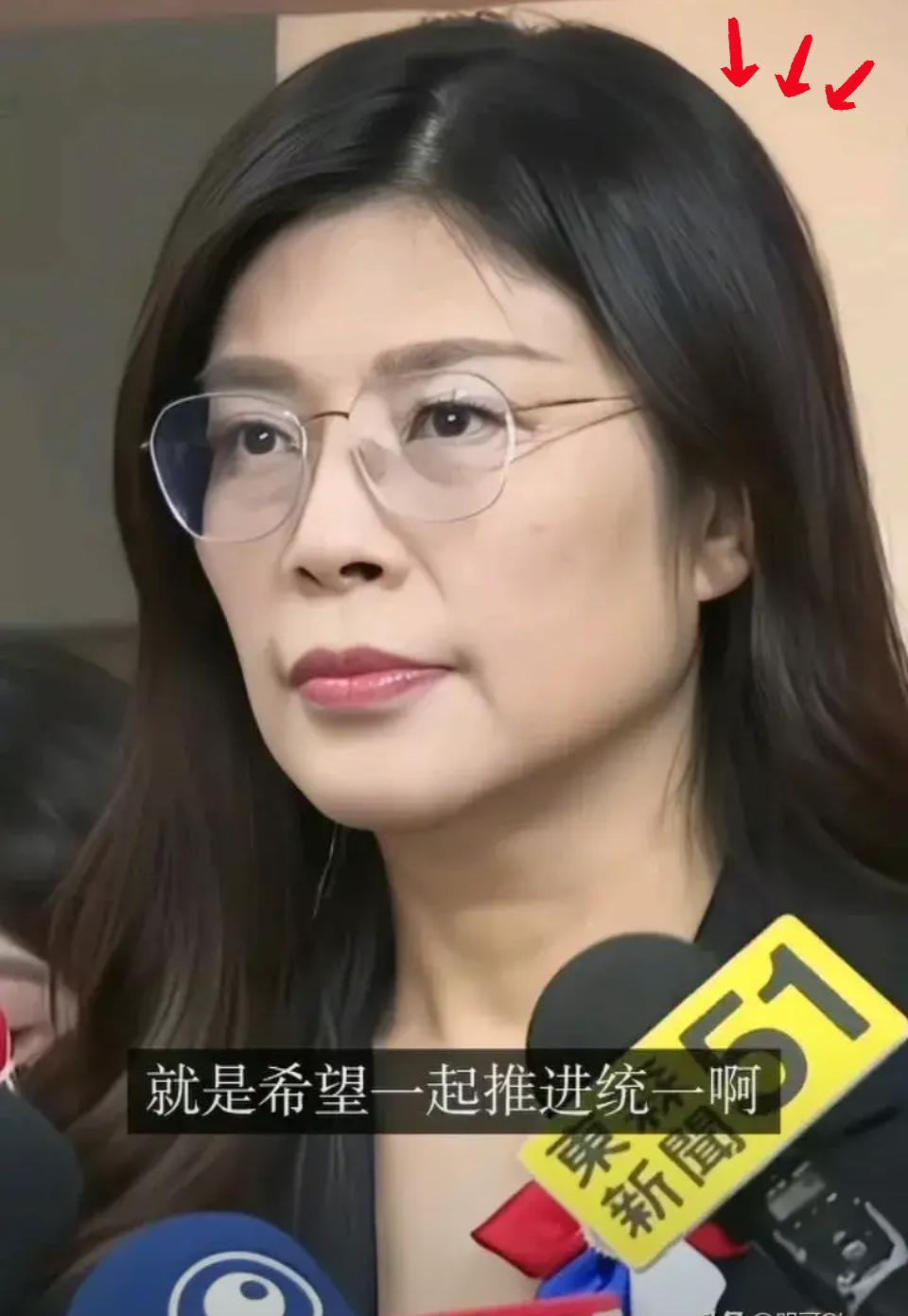 郑丽文回应贺电问题，这话里的“潜台词”值得细品！面对记者直击要害的提问，她没