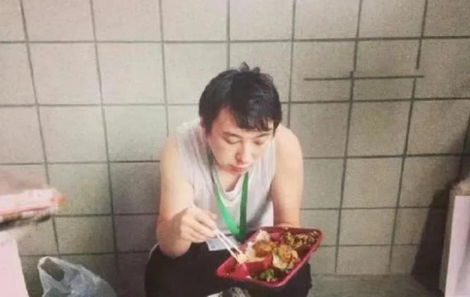 直到看到王思聪把自己价值37亿的公司卖给了何猷君才明白王思聪终于长大了。公司卖