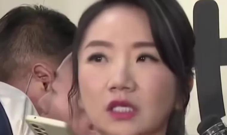 陶晶莹很委屈对媒体说作为艺人不想站队，结果被主办方直接踢出局，连工作都没有了。