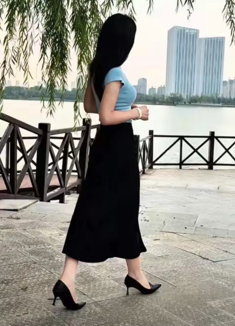 同学在奔驰4S店做销售，上个月我给她介绍了个客户买了辆S级，她提成5000，请我