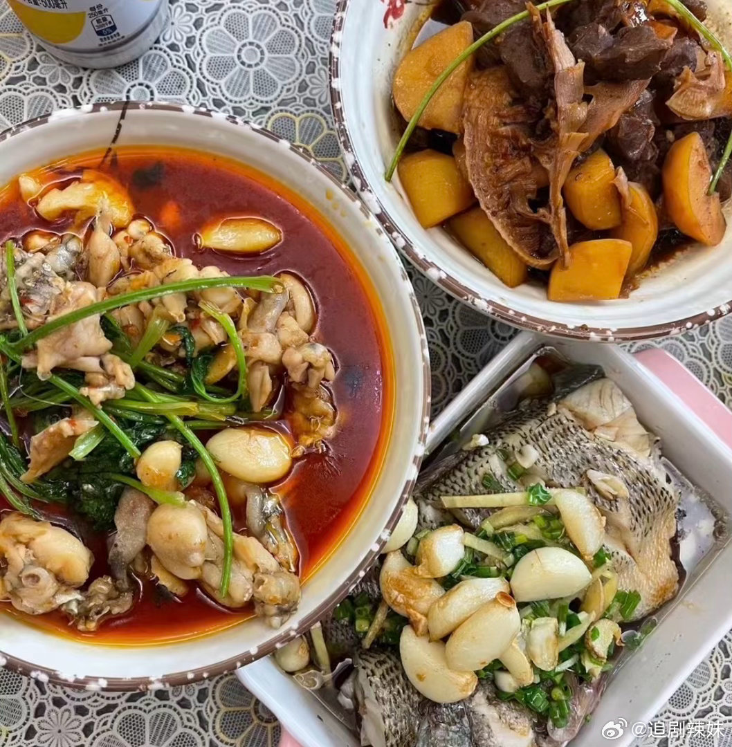 自己在家做饭反而比点外卖还贵自己做饭哪怕花销更高，但胜在食材看得见，吃得安心，就