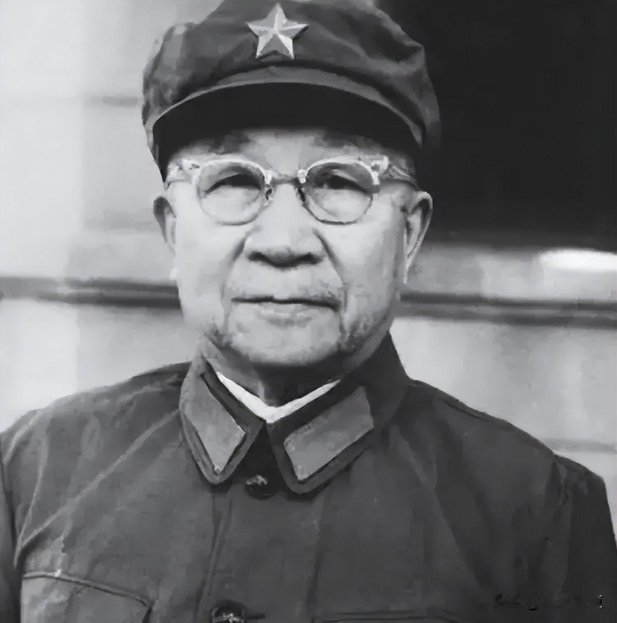 他住元帅的房子，拿元帅的工资，军衔却只是大将。这事不是搞错了，而是历史特意留下