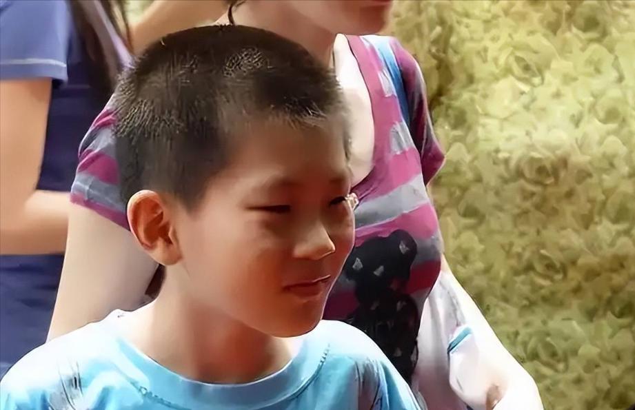 “国家的一大损失！”2000年山东惊现神童，两天读完小学，10岁参加高考斩获