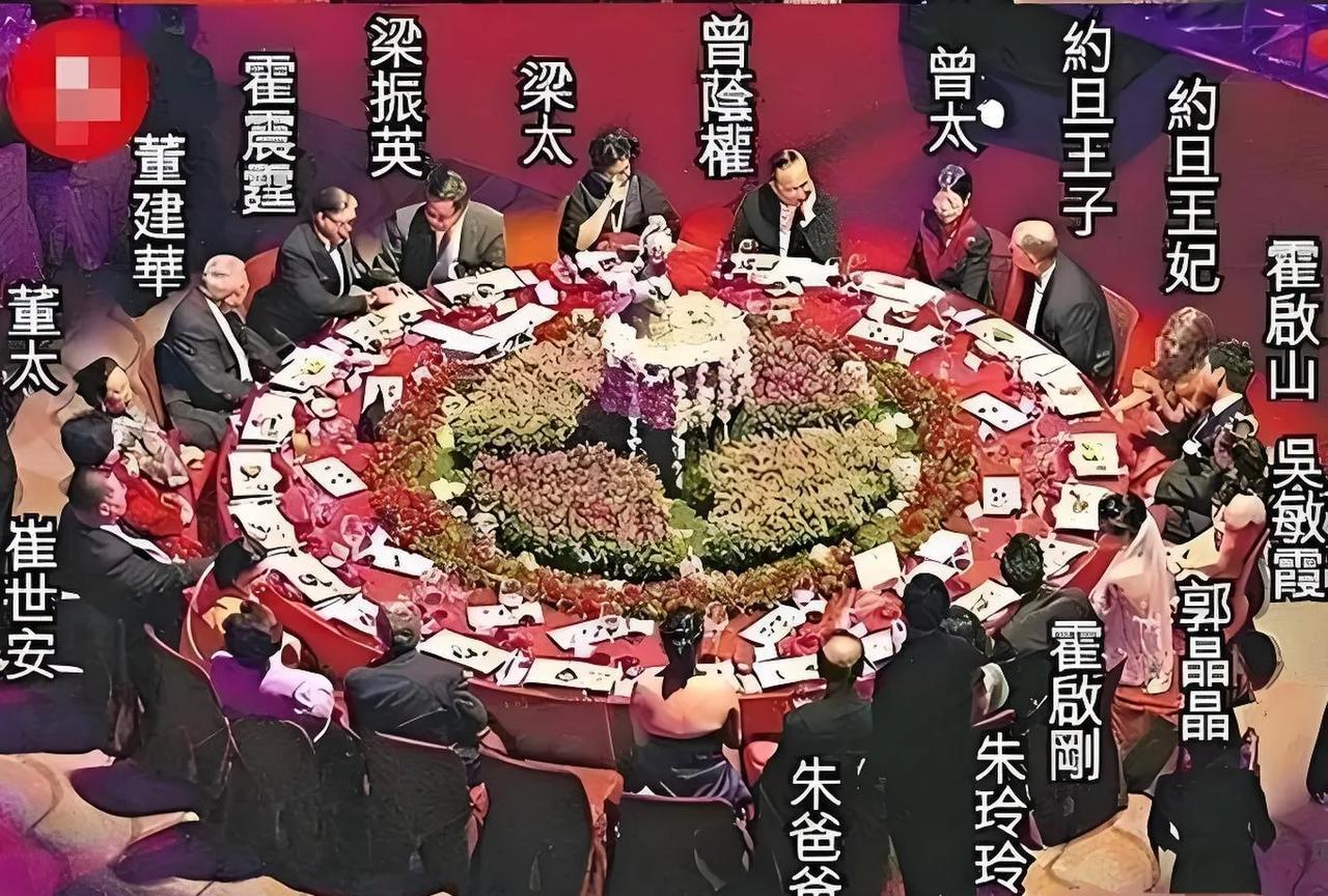 霍启刚和郭晶晶的那场婚礼，无论是从出席阵容的分量，各方名流汇聚展现出的非凡格