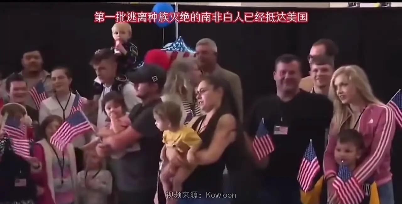 南非极左翼真是疯了？提议将境内白人清除？网传南非的极端主义黑人开始对白人实行种