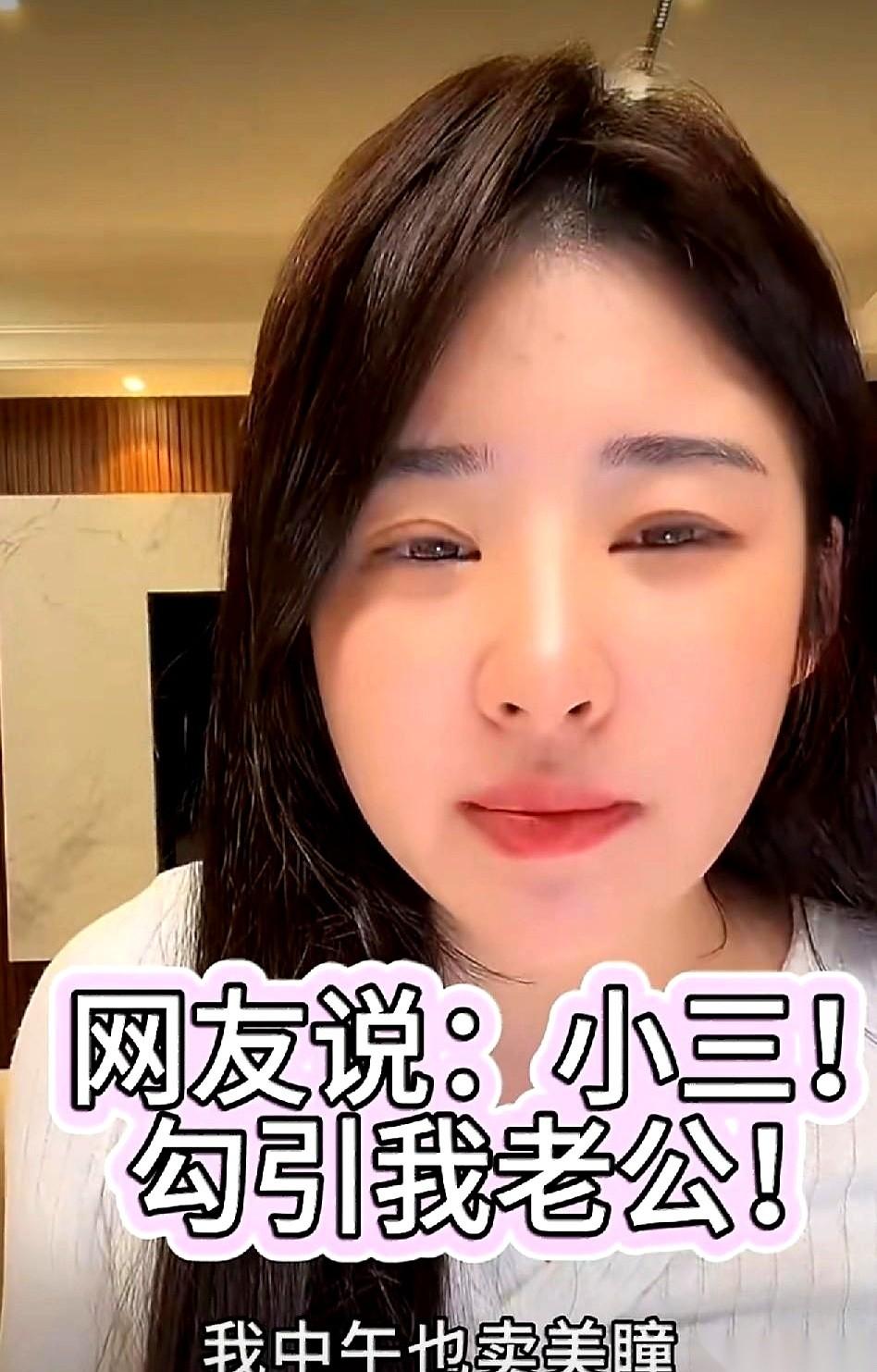 半夜刷到一个直播切片，直接给我看精神了。黄一鸣，一个单亲妈妈，吭哧吭哧地在直播