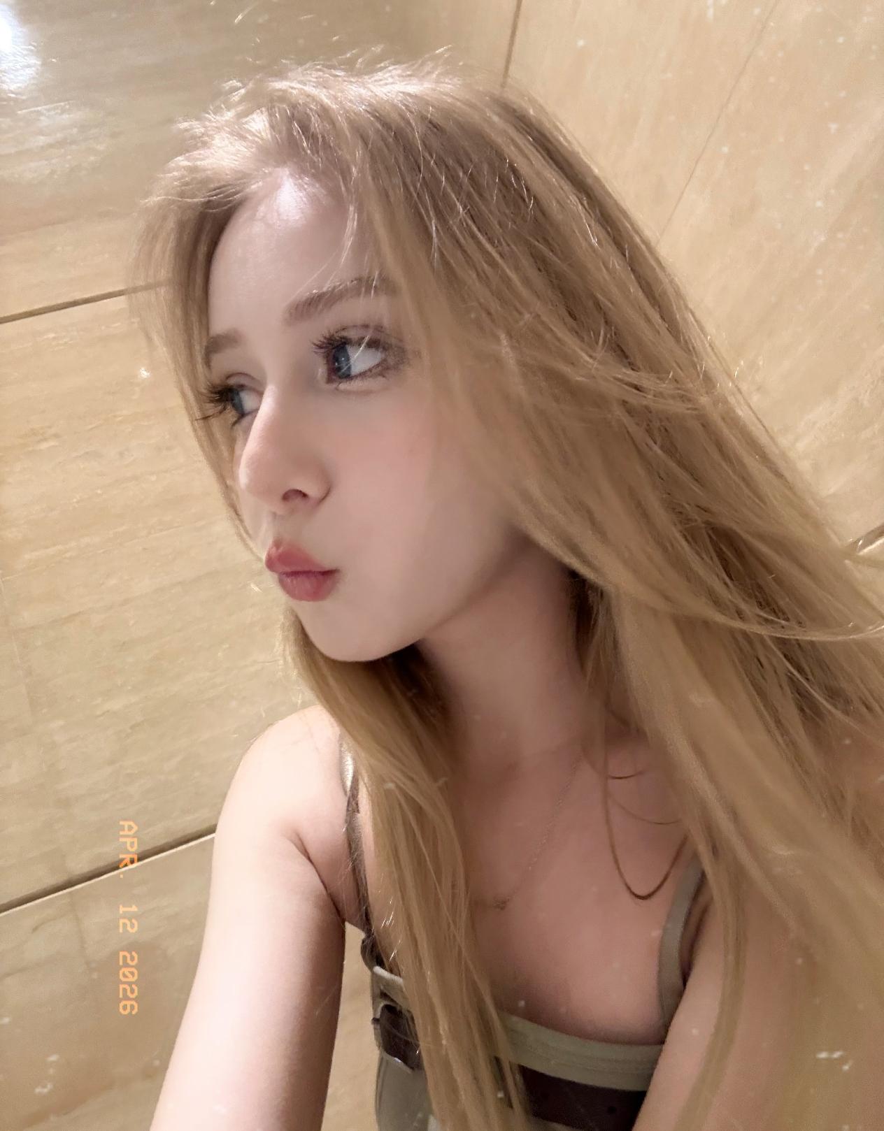 一个白人女生发朋友圈吐槽，说男友总追问她的过去，反反复复问：“你和黑人交往过吗？