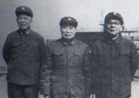 三位威猛的开国上将，都当过大军区司令员。你能认出他们吗？
