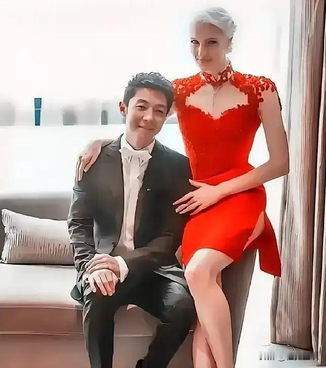 八年前，亿万豪门千金李白执意要嫁给撒贝宁，而与父亲决裂，八年后，李白终于明白，自