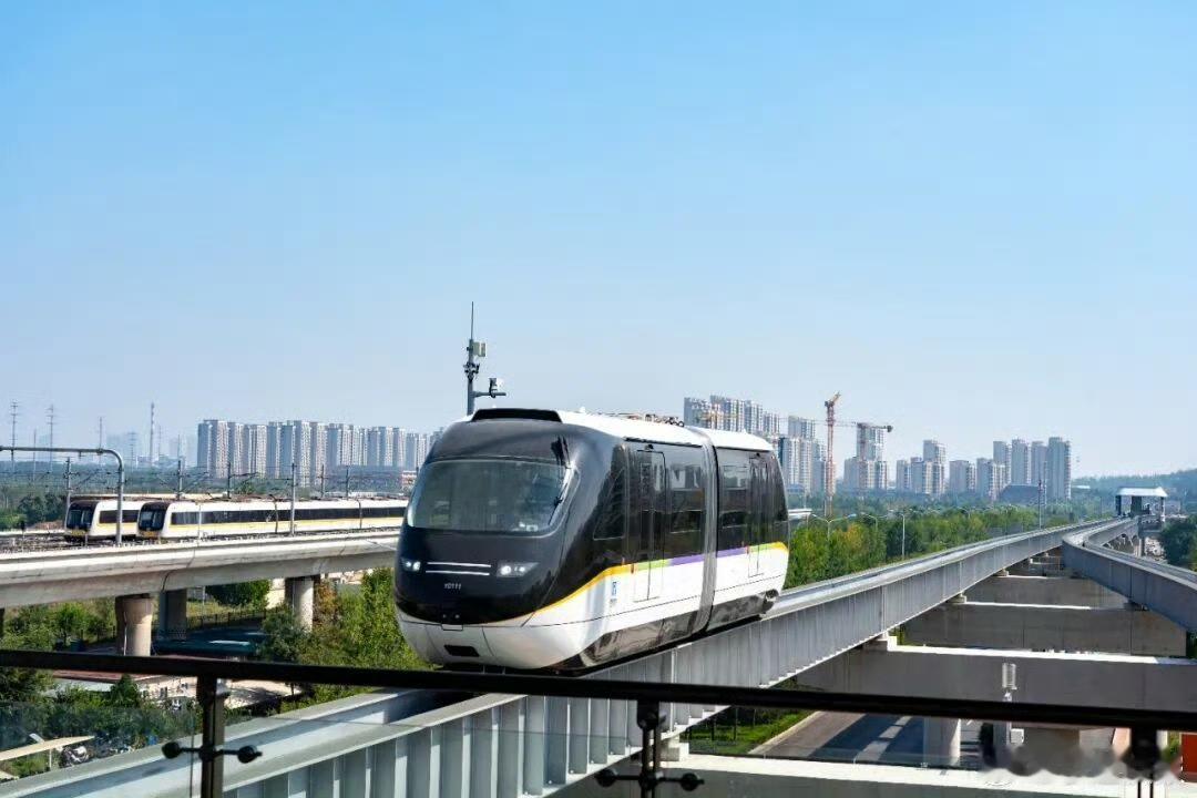 比亚迪的云轨终于在国内开通了！济南云巴在12月6日正式开通，济南市民也非常高兴，