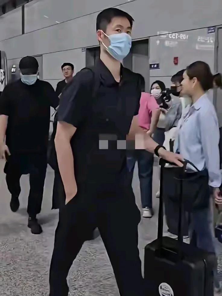 王励勤上任没几天我发现有三个变化！第一，这次国乒运动员教练员以及王励勤自己，从