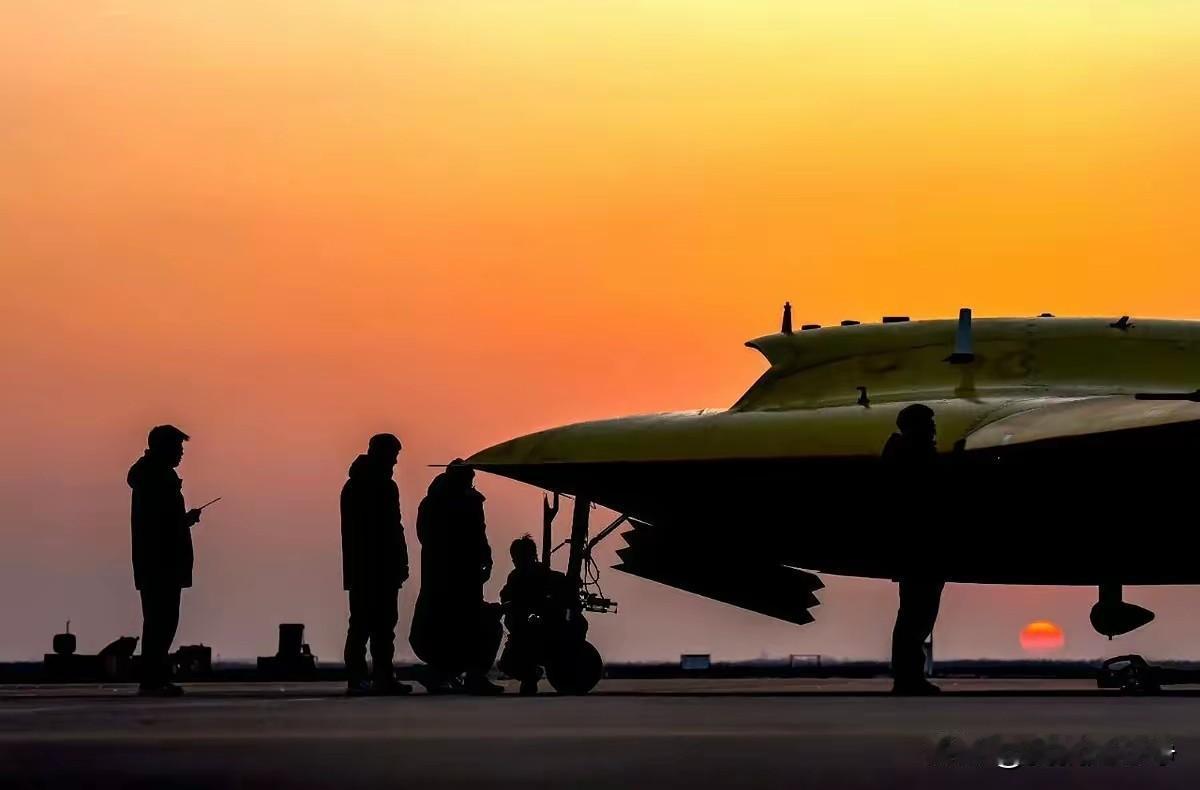 中国的军工这几年真的是井喷了，九天无人机航母带给大家的兴奋感还没有消失。彩虹七