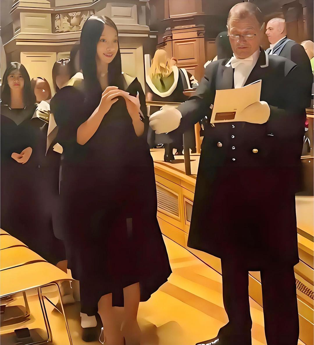 爸妈卖房卖车送你去常青藤名校，指望你拿个文凭光宗耀祖，你倒好挺着个大肚子回来，给