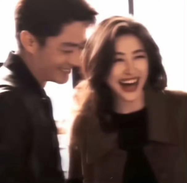 黄亦玫也该开上飞机了吧