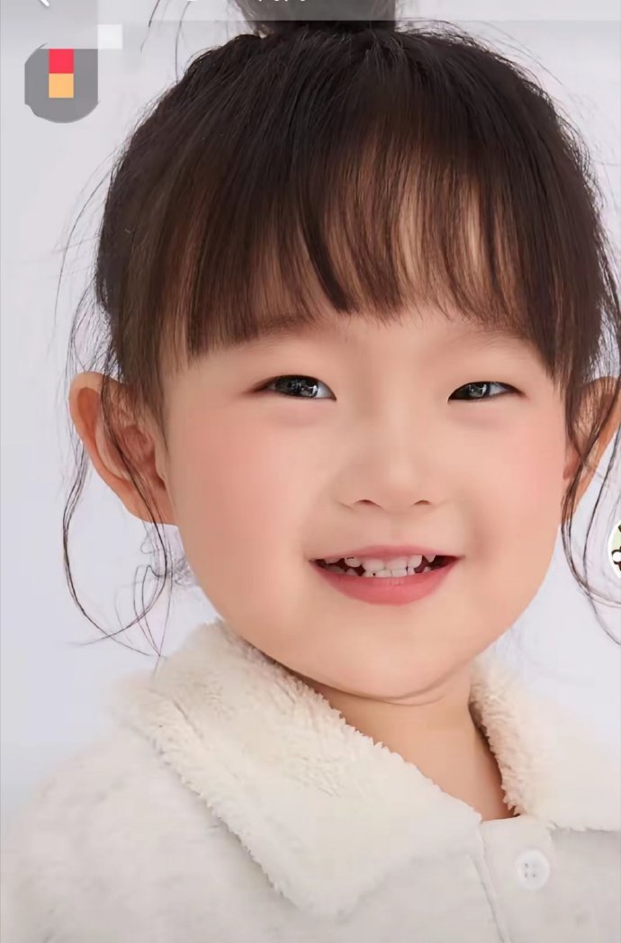 黄一鸣更新了闪闪的视频，视频中，闪闪摆出各式各样的造型，愈发漂亮了，灵气十足